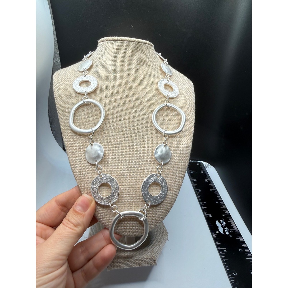 Matte Silver Tone Geometric Link Statement Necklace Hammered Textured Circle